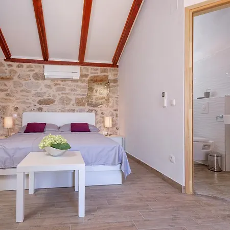 Villa Stone Marjan *