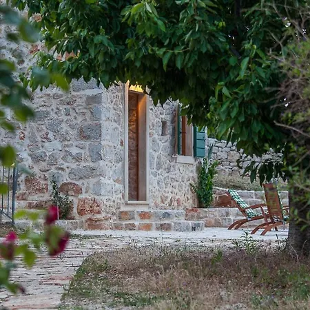 Stone Marjan فيلة Pitve