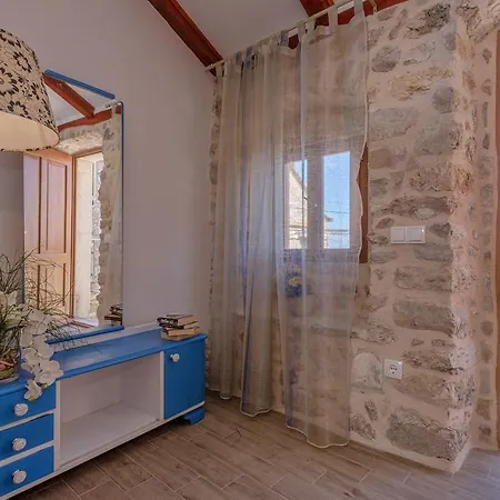 Villa Stone Marjan *