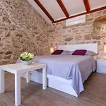 Villa Stone Marjan *